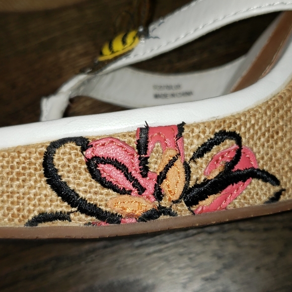 New Coach Mattie Bumblebee Wedge Thong Sandal 7.5 - Picture 5 of 8